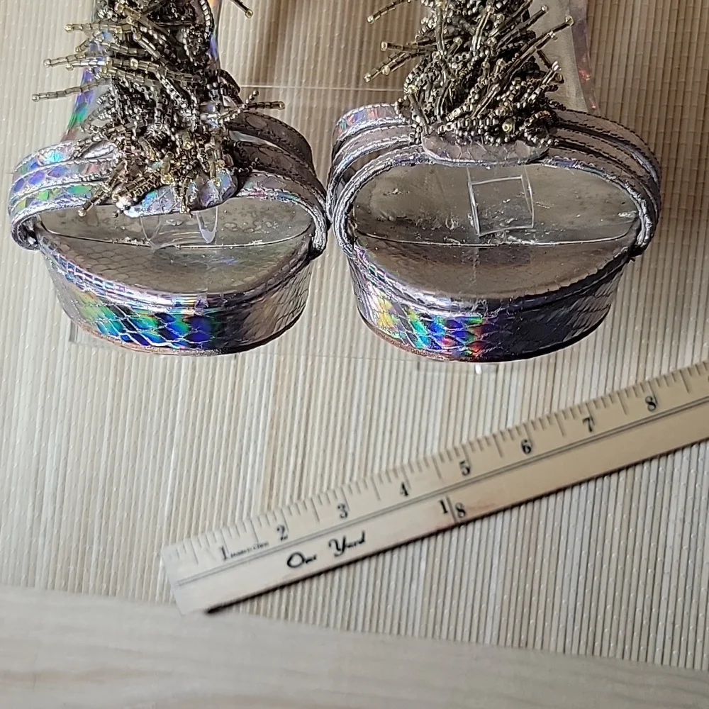 Pella Moda sz8.5 Silver Beaded Platform Heels